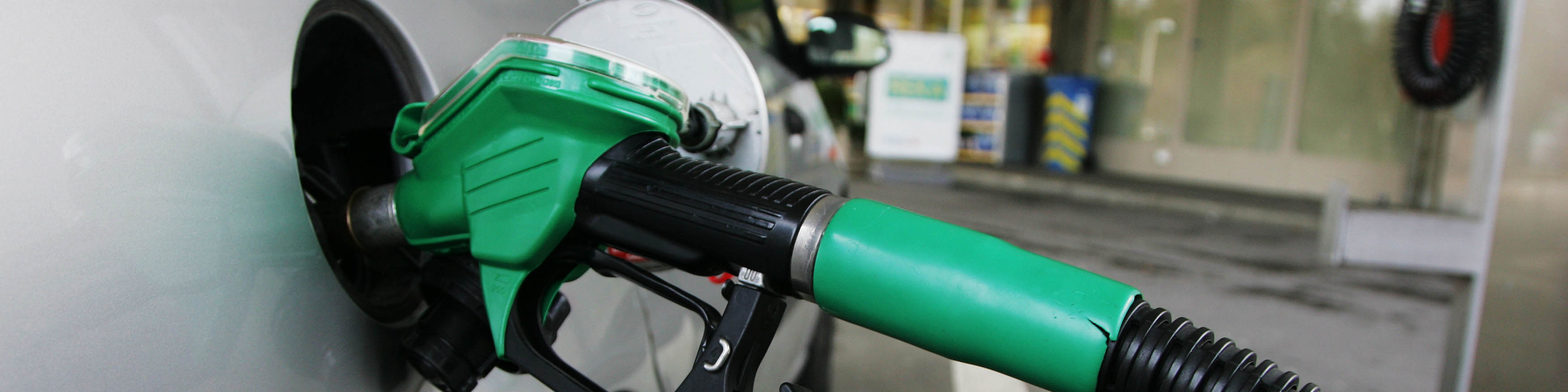 قیمت حامل‌های انرژی در سال ۹۷ مشابه ۹۶ است/ افزایش قیمت بنزین مستلزم دونرخی شدن است