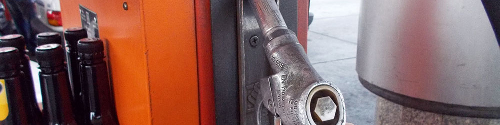 کاهش سهمیه بنزین آزاد با هدف جلوگیری از قاچاق/ کنترل مصرف بنزین بدون تحمیل گرانی به مردم