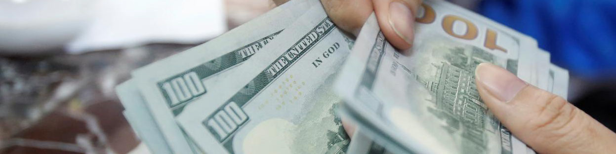 دلار ۹۵۰ تومان ارزان شد/ کاهش محسوس صفهای خرید ارز